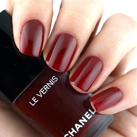 Chanel vernis nails